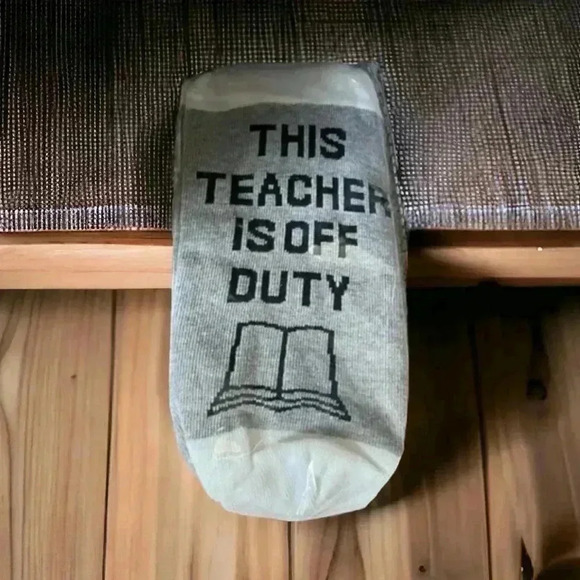 Teacher Gift Set New Boxed Gift Set With 16 Ounce Stainless Tumbler and Socks - Picture 4 of 4